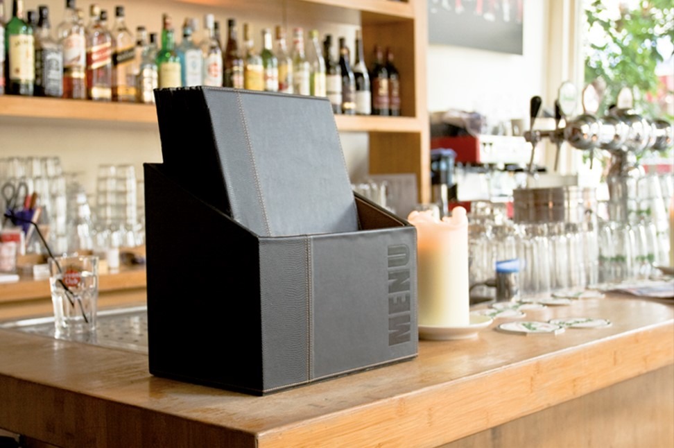 Få flot udvalg af opbevaringskasser til menukort hos JustMore